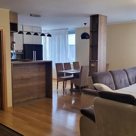 Apartman Centar Bulevar Ex Sa Garazom Banja Luka Exterior photo